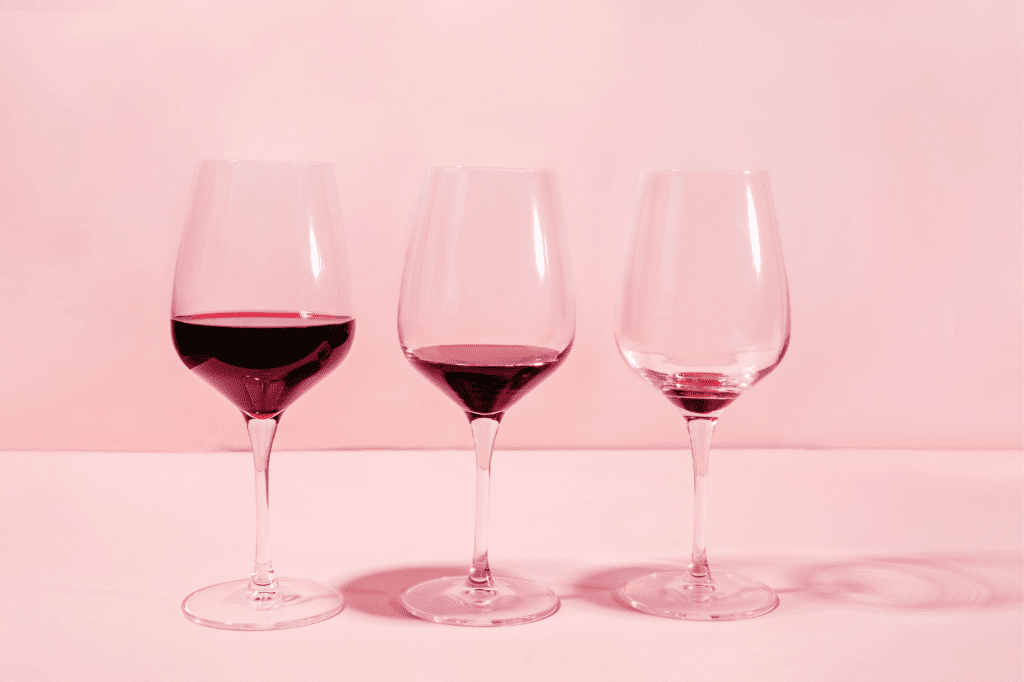 3 wineglasses filled with red wine